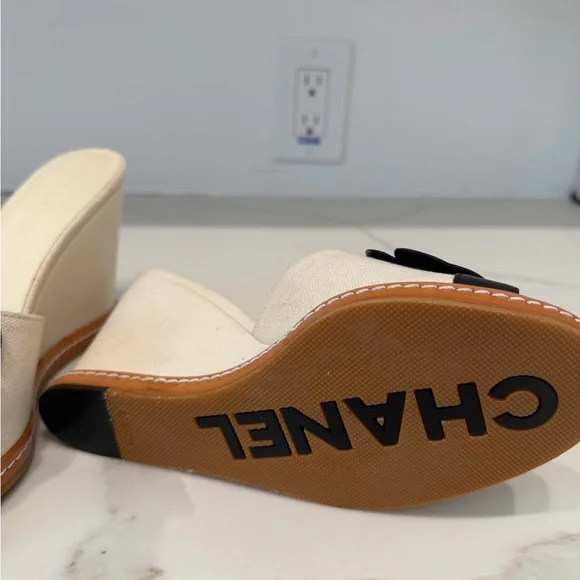 CHANEL Black Floral Women's Slides - Picture 7 of 15